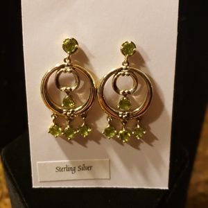 🌻Sterling silver peridot earrings.